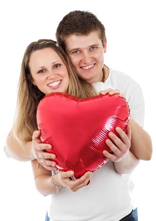 couple-holding-heart